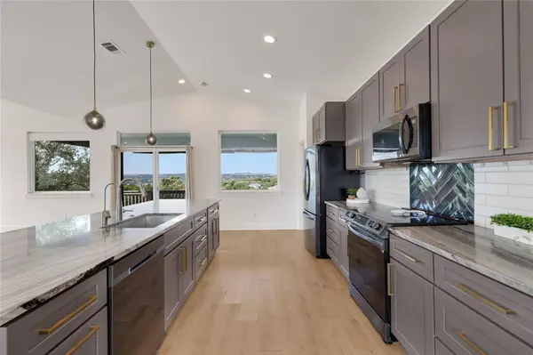 429 Summit Ridge DR N, Point Venture, TX 78645
