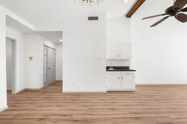 28 Oaks PL, Lago Vista, TX 78645