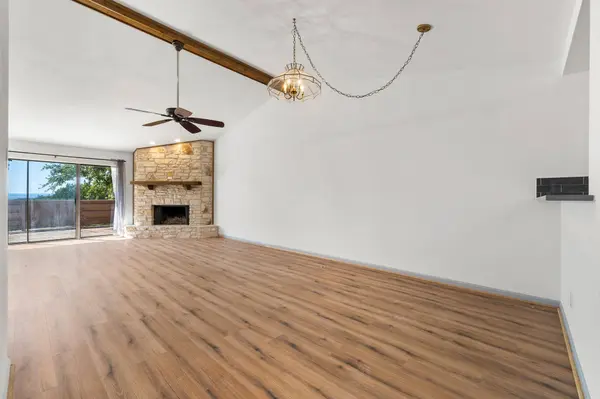 28 Oaks PL, Lago Vista, TX 78645
