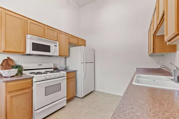 3360 Cactus Shadow St #203, Las Vegas, NV 89129-8638