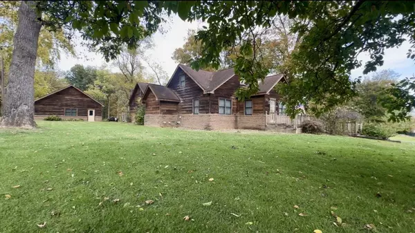 924 W 3rd St, Connersville, IN 47331