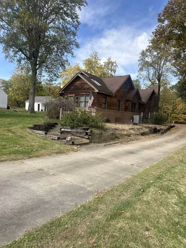 924 W 3rd St, Connersville, IN 47331