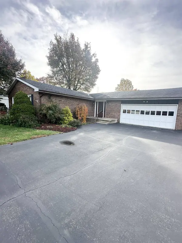 623 Old Orchard Ln, Connersville, IN 47331