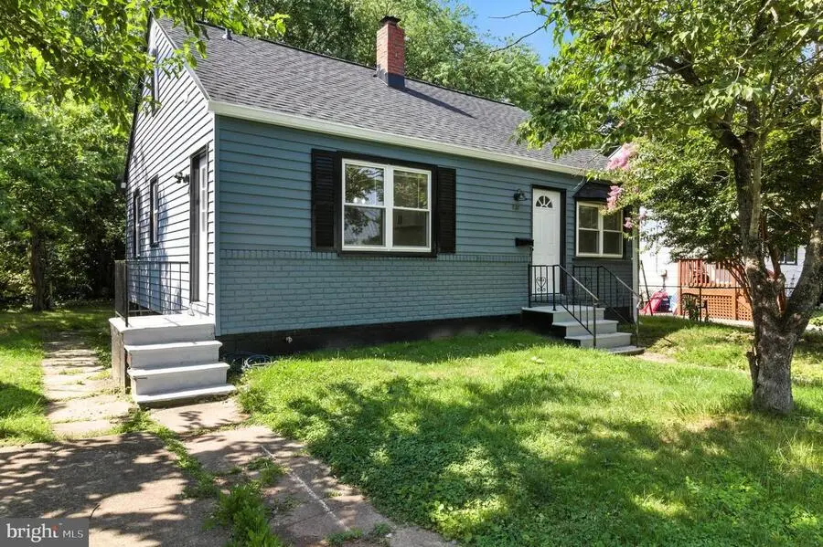 821 S Woodlynn Rd, Essex, MD 21221-5244