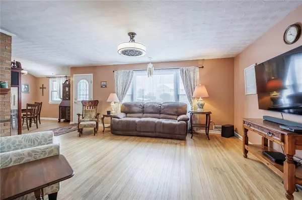 419 Brookview DR, Rochester, NY 14617