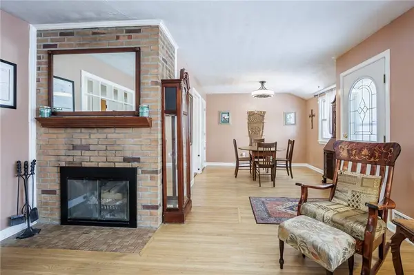 419 Brookview DR, Rochester, NY 14617