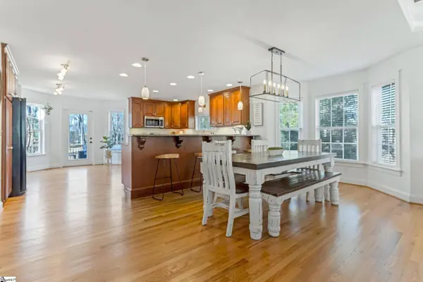 102 W Peninsula Drive, Laurens, SC 29360