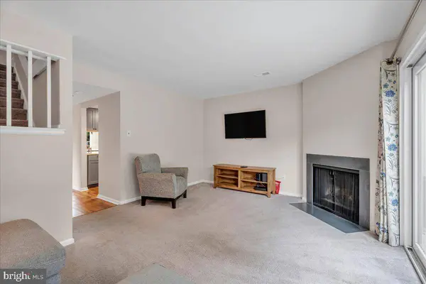 16 W AZALEA LN, Mount Laurel, NJ 08054