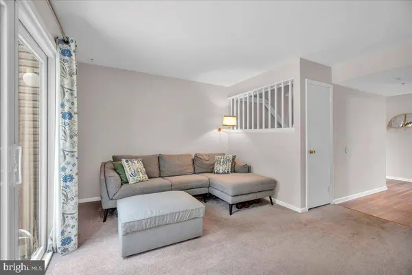 16 W AZALEA LN, Mount Laurel, NJ 08054