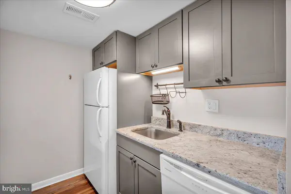 16 W AZALEA LN, Mount Laurel, NJ 08054