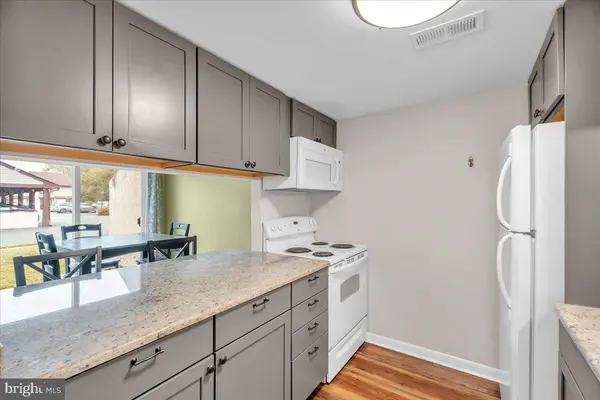 16 W AZALEA LN, Mount Laurel, NJ 08054