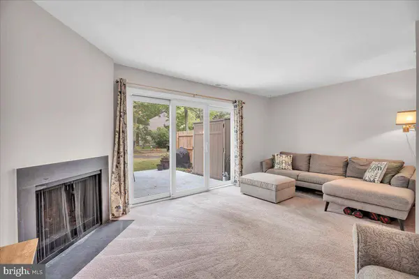 16 W AZALEA LN, Mount Laurel, NJ 08054