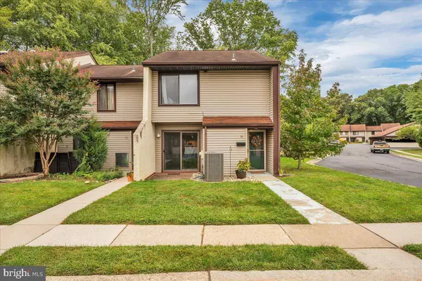 16 W AZALEA LN, Mount Laurel, NJ 08054