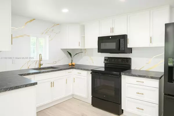 6317 Cleveland St, Hollywood, FL 33024