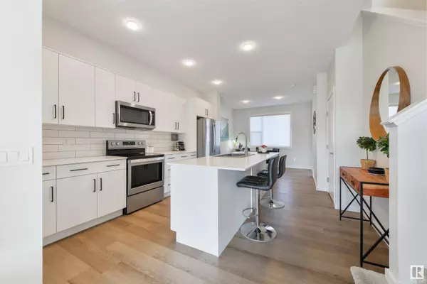 2126 MAPLE RD NW, Edmonton, AB T6T 2L6