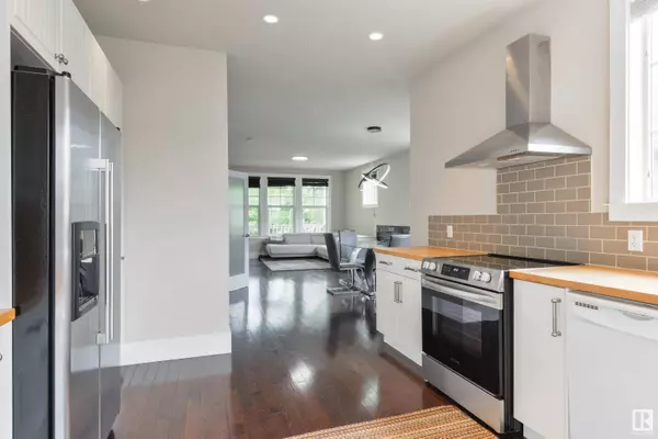 11216 67 ST NW, Edmonton, AB T5B 1L1