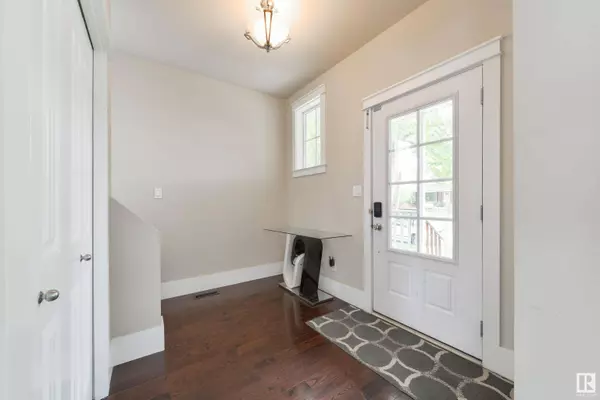 11216 67 ST NW, Edmonton, AB T5B 1L1