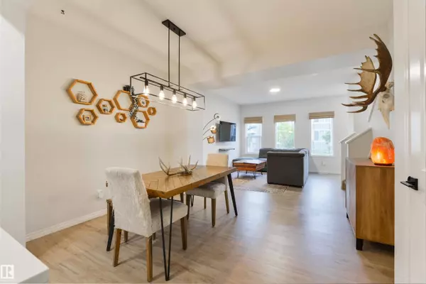 17648 62 ST NW, Edmonton, AB T5Y 4B8