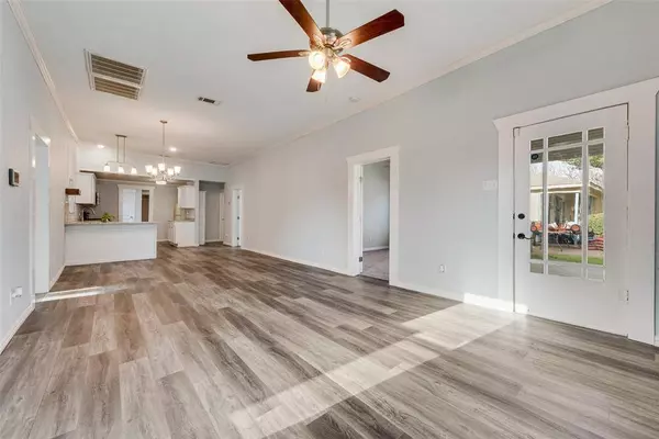 410 Poindexter Avenue, Cleburne, TX 76033