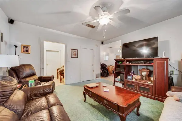 132 San Saba Avenue, Benbrook, TX 76126