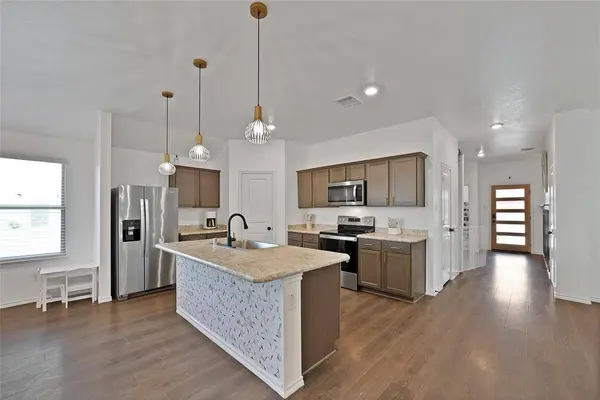 1017 Whispering Oak Drive, Royse City, TX 75189