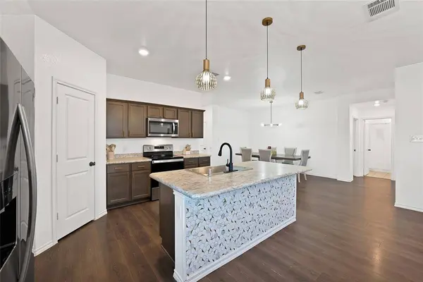 1017 Whispering Oak Drive, Royse City, TX 75189