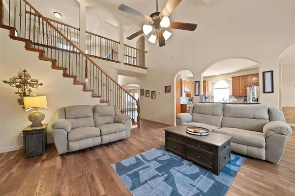 2815 Kaitlin Way, Grand Prairie, TX 75052