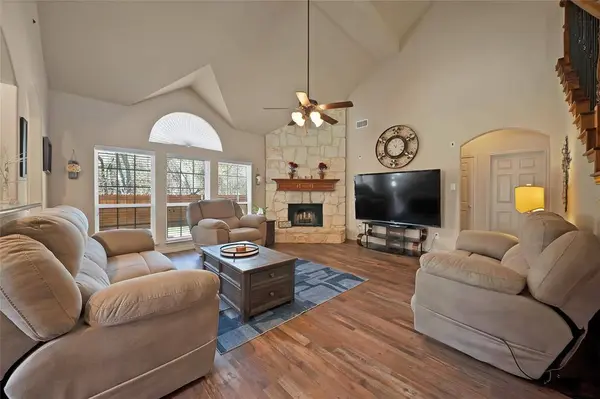 2815 Kaitlin Way, Grand Prairie, TX 75052