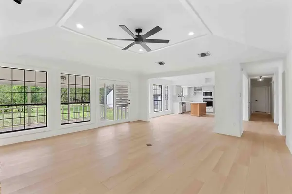 409 Village West DR, San Marcos, TX 78666