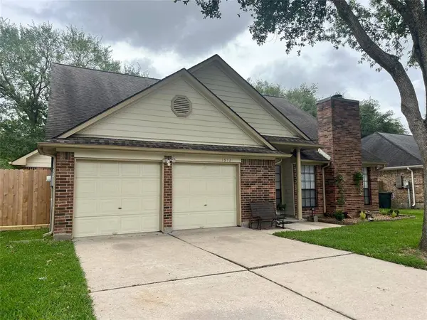 1912 Fir Tree DR, League City, TX 77573