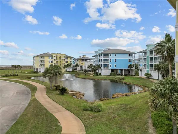 4111 Pointe West DR #201, Galveston, TX 77554