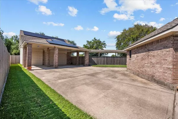 2222 Foxglove ST, League City, TX 77573