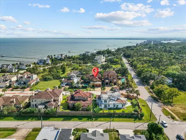 541 Villa DR, Seabrook, TX 77586