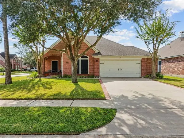 250 Farnworth CIR, League City, TX 77573