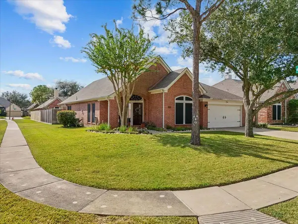 250 Farnworth CIR, League City, TX 77573