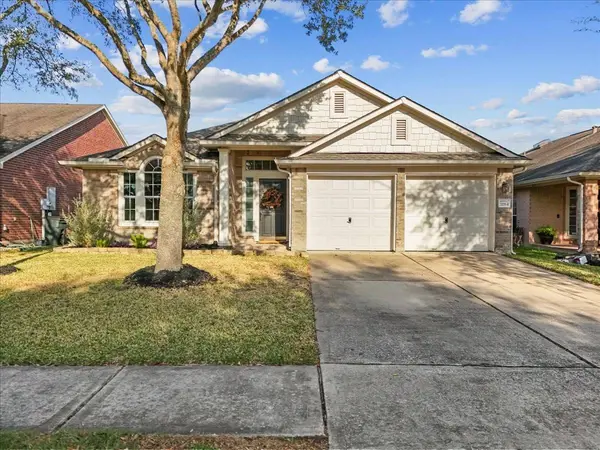 3284 Gladewater LN, League City, TX 77573