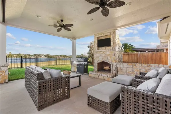 3284 Gladewater LN, League City, TX 77573