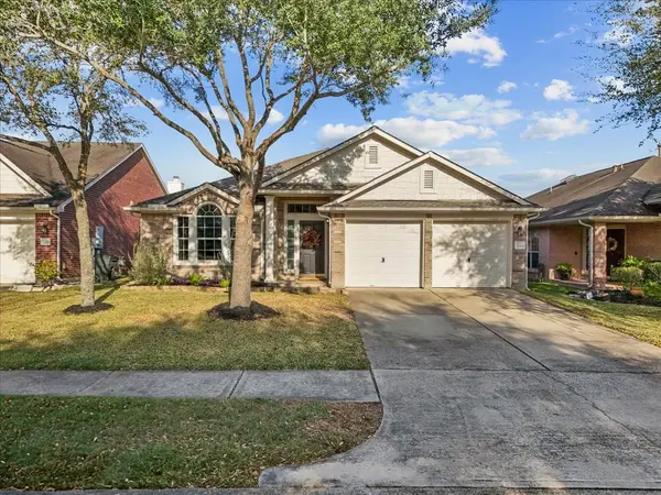 3284 Gladewater LN, League City, TX 77573