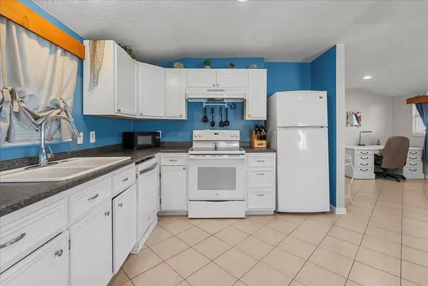 711 10th ST, Dickinson, TX 77539