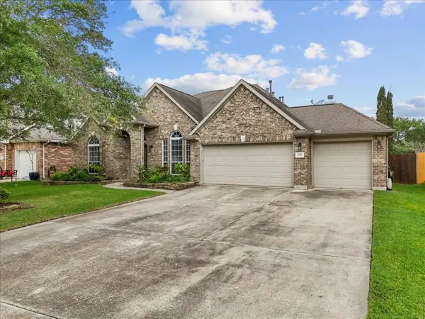 708 Arlington Pointe DR, League City, TX 77573