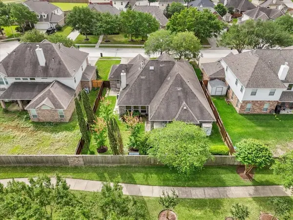 708 Arlington Pointe DR, League City, TX 77573