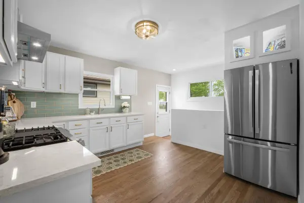4550 S 47th St, Greenfield, WI 53220