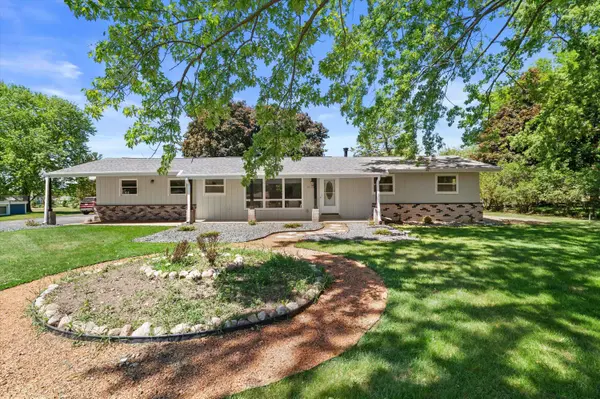 W226N8041 Longview Dr, Lisbon, WI 53089