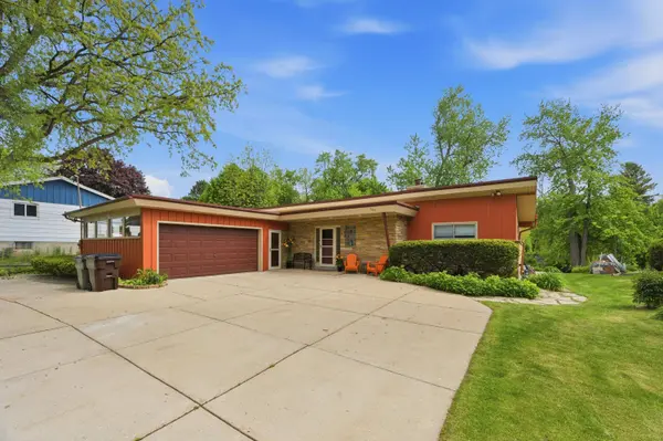 507 W Montclaire Ave, Glendale, WI 53217