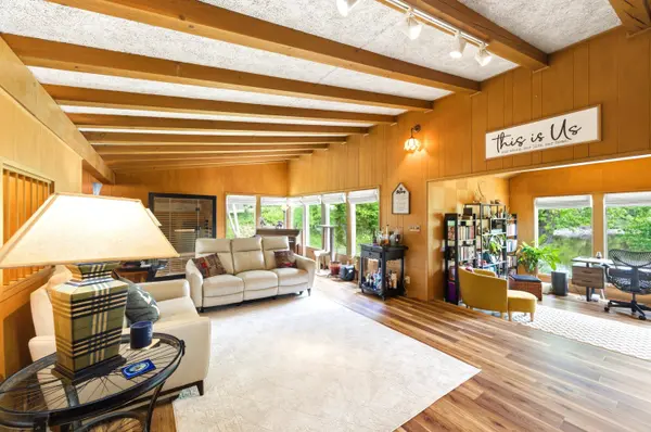 507 W Montclaire Ave, Glendale, WI 53217