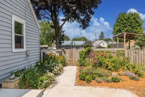 1508 E Tripoli Ave, Milwaukee, WI 53207