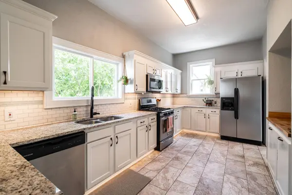 1550 E Irving Pl, Milwaukee, WI 53202