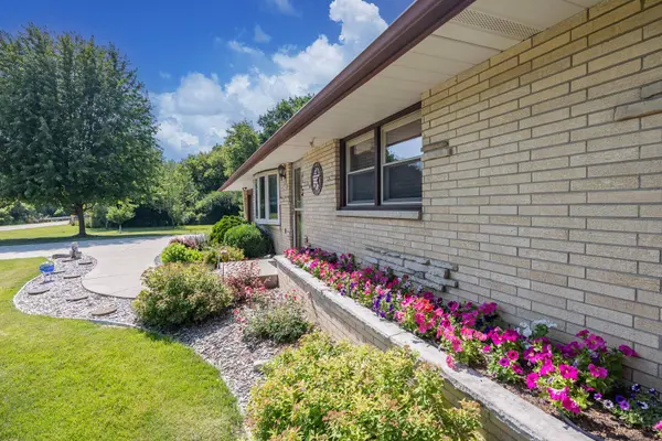 N58W21816 Maclynn Dr, Menomonee Falls, WI 53051