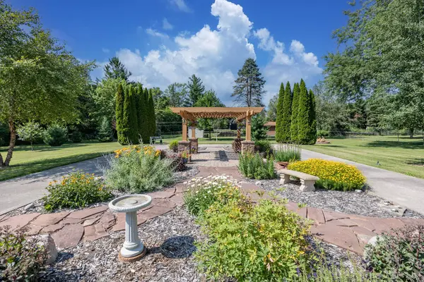 N58W21816 Maclynn Dr, Menomonee Falls, WI 53051