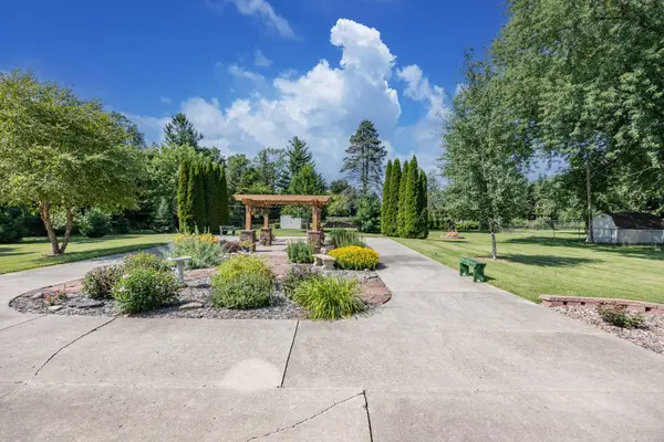 N58W21816 Maclynn Dr, Menomonee Falls, WI 53051